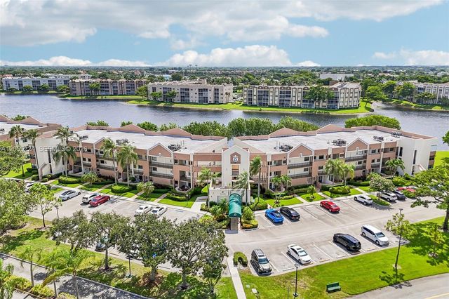 7468 Fairfax Dr 302, Tamarac, FL 33321