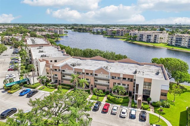7468 Fairfax Dr 302, Tamarac, FL 33321