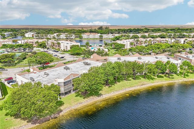 7468 Fairfax Dr 302, Tamarac, FL 33321