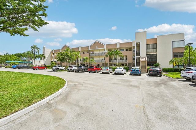7468 Fairfax Dr 302, Tamarac, FL 33321