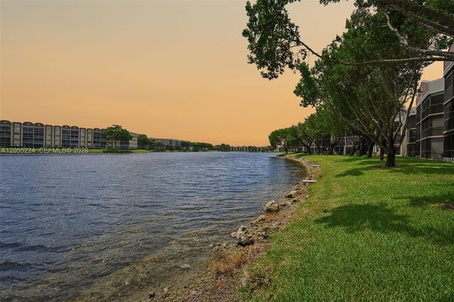 7468 Fairfax Dr 302, Tamarac, FL 33321