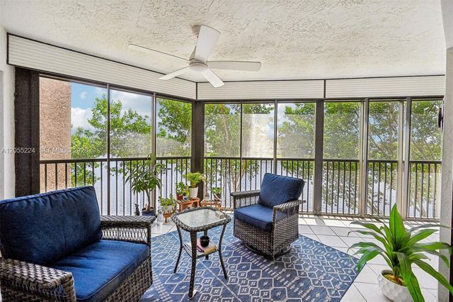 7468 Fairfax Dr 302, Tamarac, FL 33321