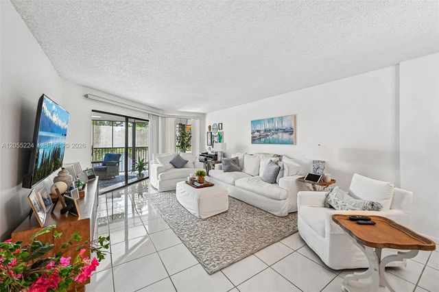 7468 Fairfax Dr 302, Tamarac, FL 33321