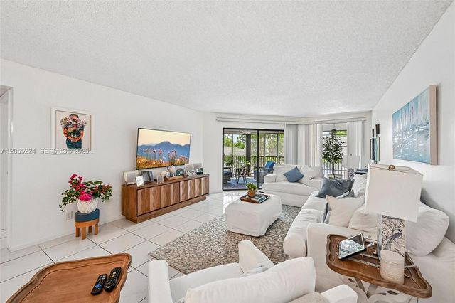 7468 Fairfax Dr 302, Tamarac, FL 33321