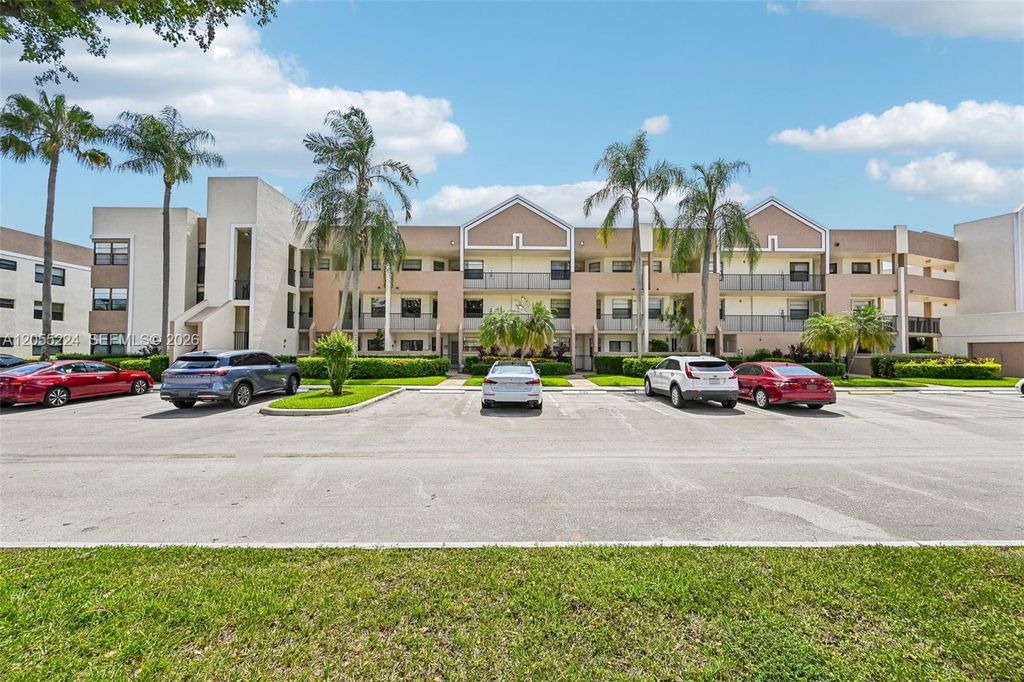 7468 Fairfax Dr 302, Tamarac, FL 33321