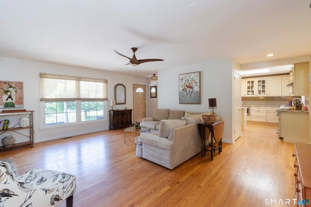 8 Glen Circle, North Branford, CT 06471