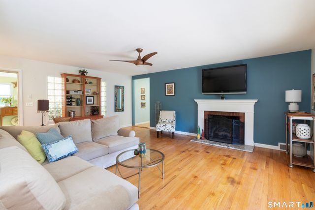8 Glen Circle, North Branford, CT 06471