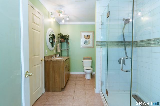 8 Glen Circle, North Branford, CT 06471
