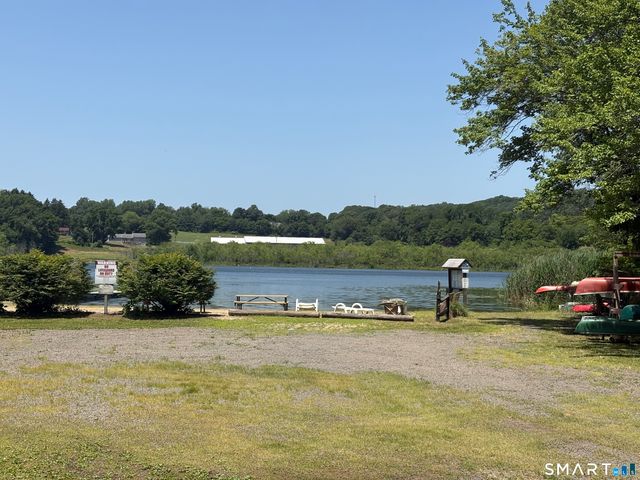 8 Glen Circle, North Branford, CT 06471