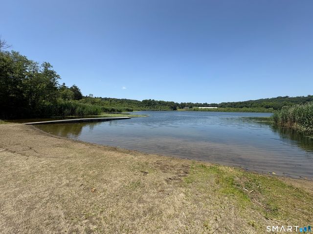 8 Glen Circle, North Branford, CT 06471