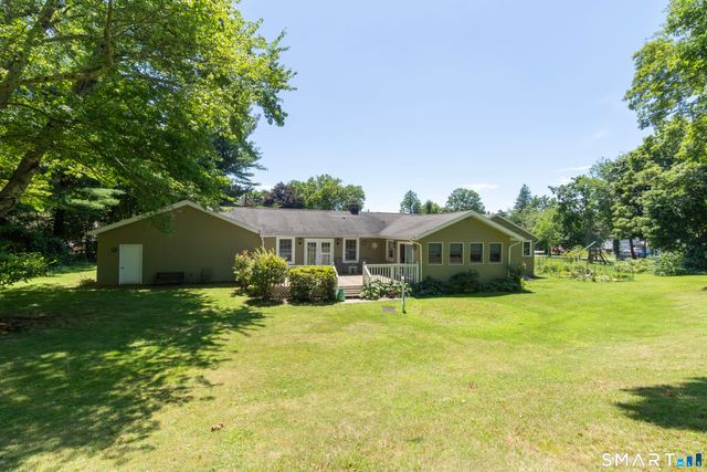 8 Glen Circle, North Branford, CT 06471
