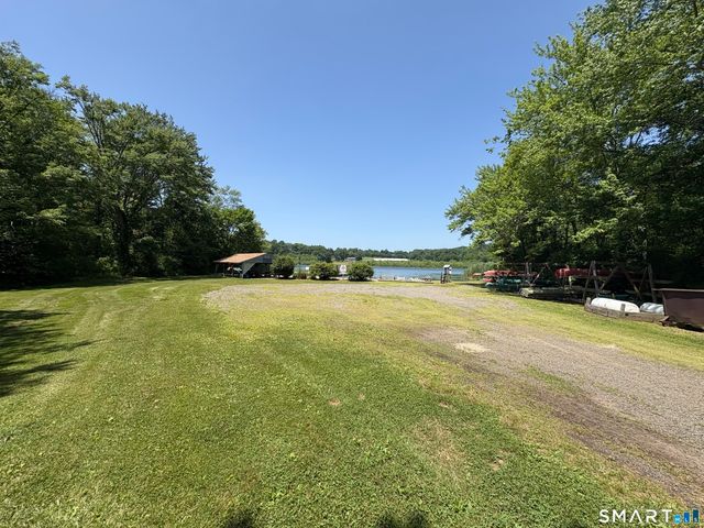 8 Glen Circle, North Branford, CT 06471