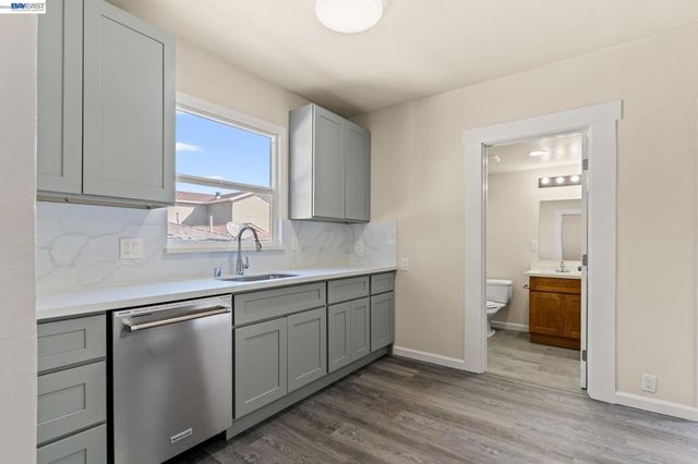 1251 Bellina St, Hayward, CA 94541