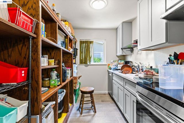 1251 Bellina St, Hayward, CA 94541