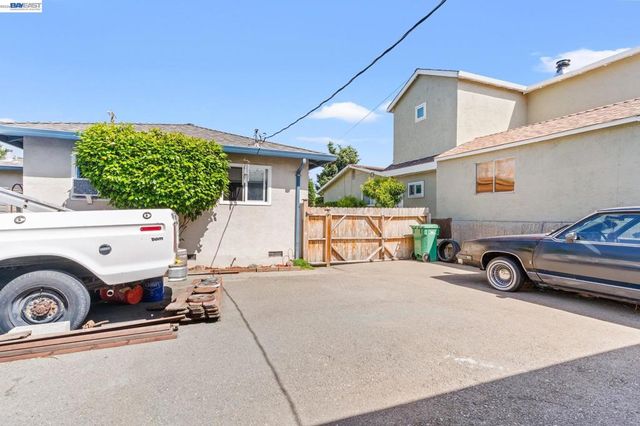 1251 Bellina St, Hayward, CA 94541