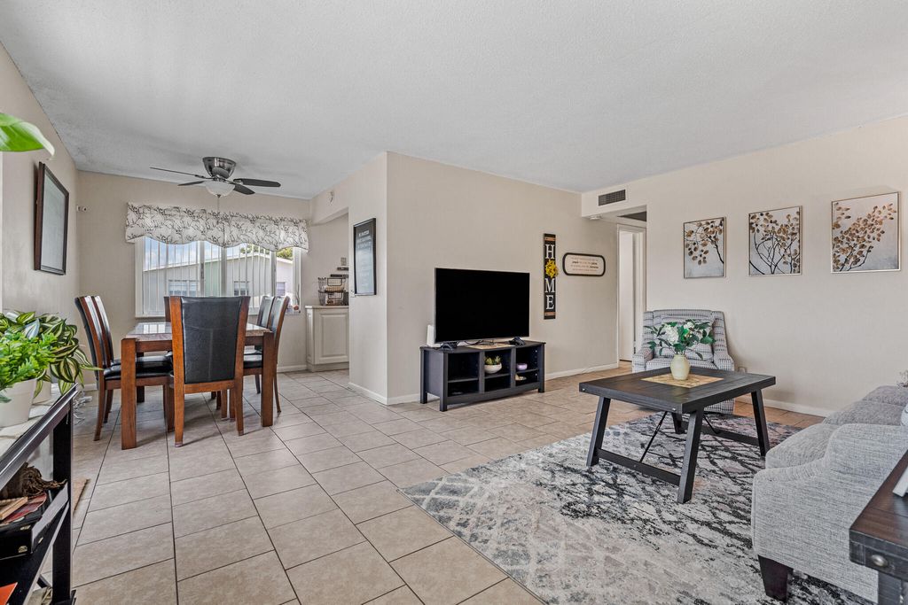 167 Cambridge G, West Palm Beach, FL 33417