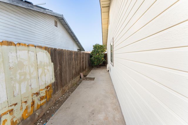 1253 W Jean Avenue, Porterville, CA 93257