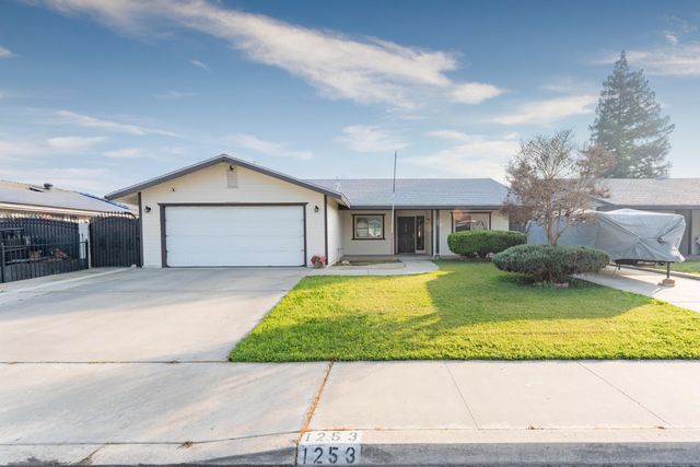 1253 W Jean Avenue, Porterville, CA 93257