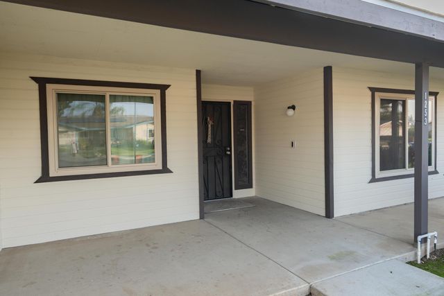1253 W Jean Avenue, Porterville, CA 93257