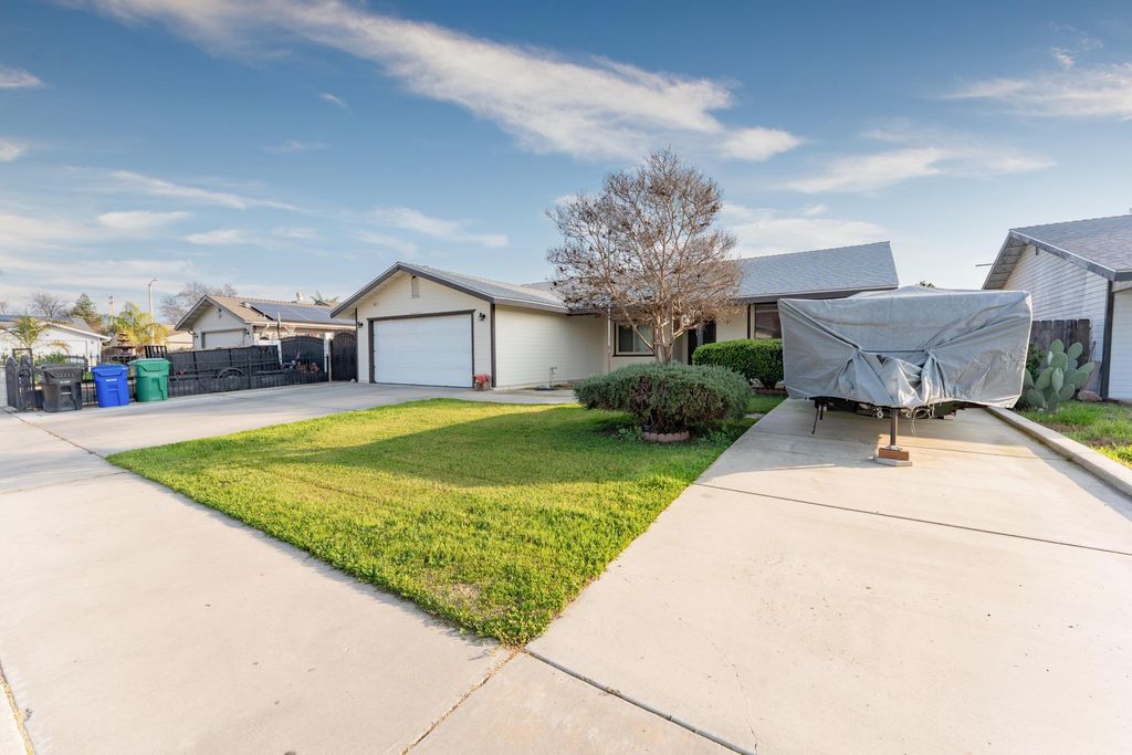 1253 W Jean Avenue, Porterville, CA 93257