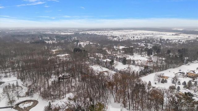 700 W Maple Road, Milford, MI 48381