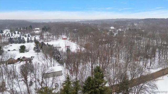 700 W Maple Road, Milford, MI 48381