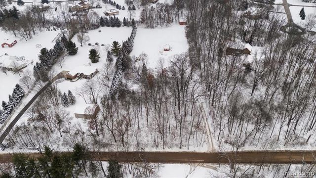 700 W Maple Road, Milford, MI 48381