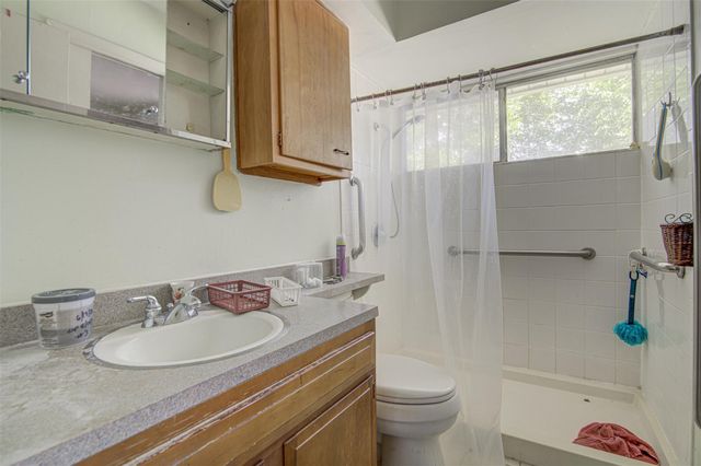 6704 Isabelle DR, Austin, TX 78752