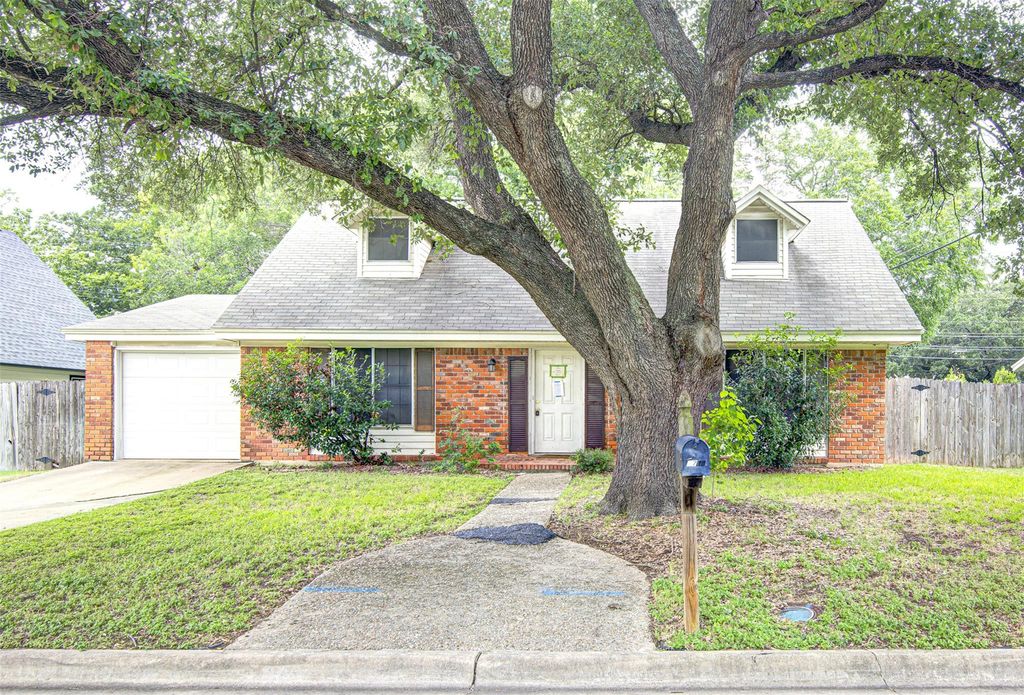 6704 Isabelle DR, Austin, TX 78752