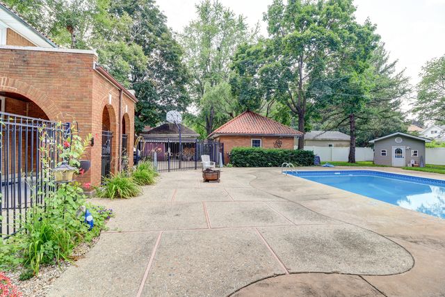 1411 1st Avenue, Sterling, IL 61081