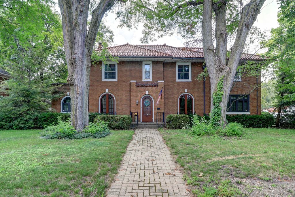 1411 1st Avenue, Sterling, IL 61081