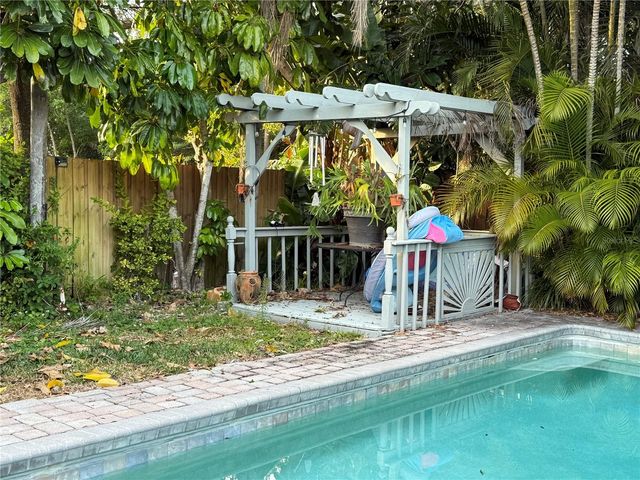 566 E PARK DRIVE, Largo, FL 33771