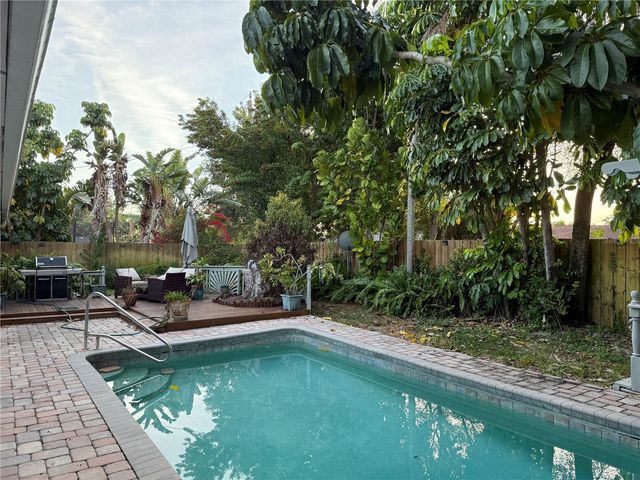 566 E PARK DRIVE, Largo, FL 33771