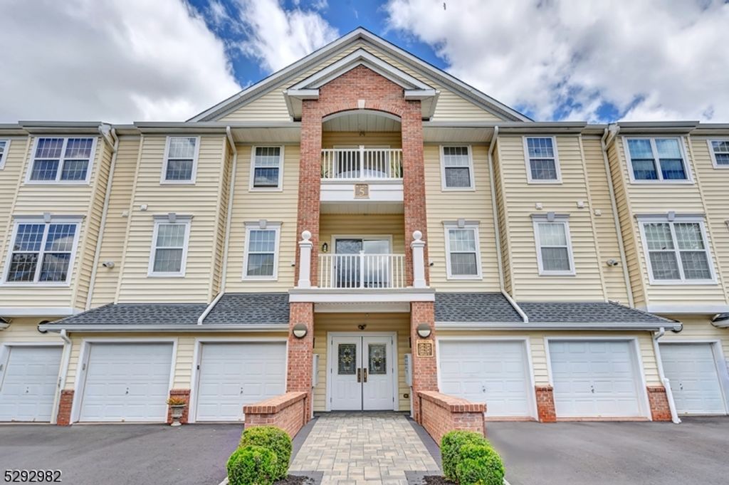 2201 Neville Ct, Franklin Twp., NJ 08873