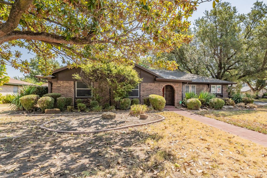 5500 Meadow Oak Street, North Richland Hills, TX 76180 — photo 3