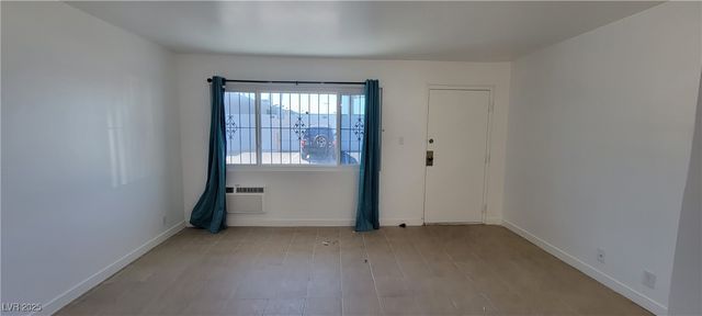 4600 Paradise Road 17, Las Vegas, NV 89169