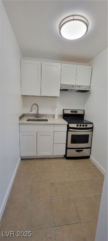 4600 Paradise Road 17, Las Vegas, NV 89169