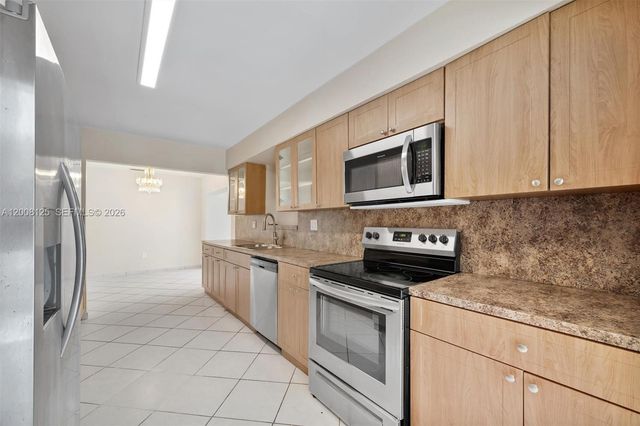 10320 SW 38th Ter, Miami, FL 33165