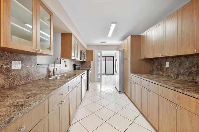 10320 SW 38th Ter, Miami, FL 33165