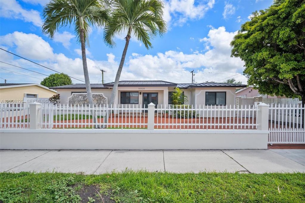 10320 SW 38th Ter, Miami, FL 33165