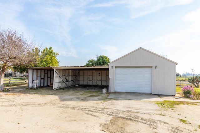 12283 E Dinuba Avenue, Selma, CA 93662