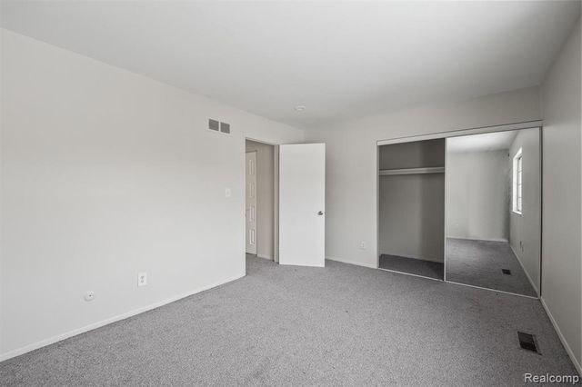 37104 Jefferson Avenue, Harrison Twp, MI 48045