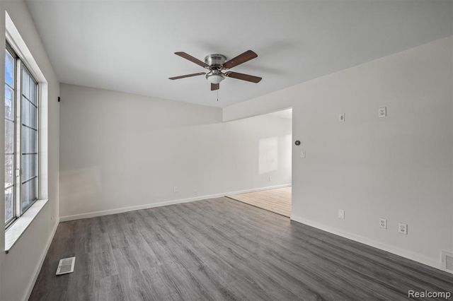 37104 Jefferson Avenue, Harrison Twp, MI 48045