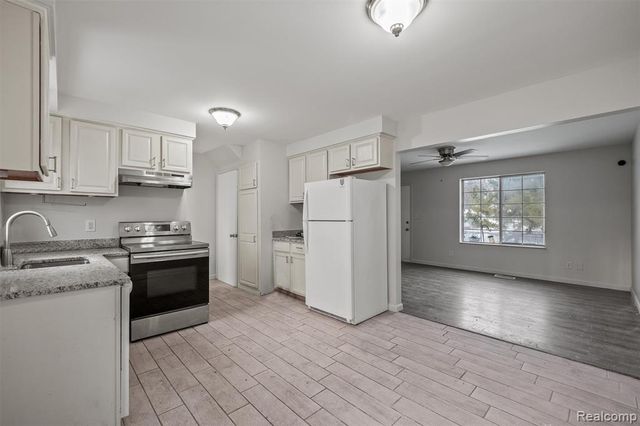 37104 Jefferson Avenue, Harrison Twp, MI 48045