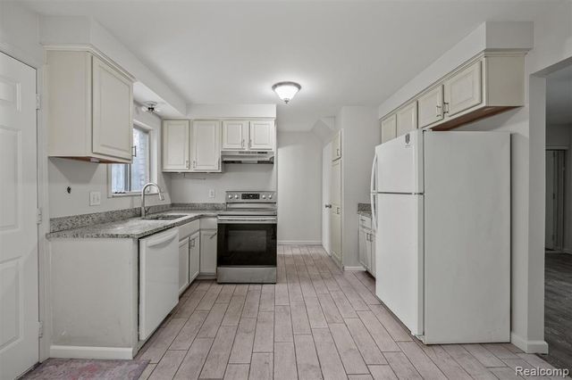 37104 Jefferson Avenue, Harrison Twp, MI 48045