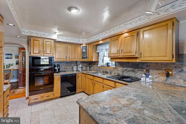 2338 MOLE RD, Secane, PA 19018