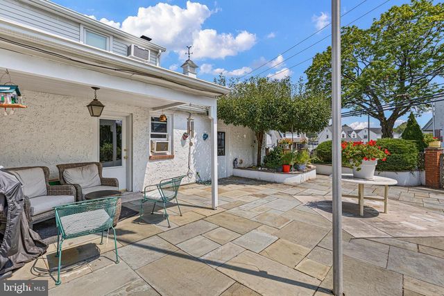 2338 MOLE RD, Secane, PA 19018