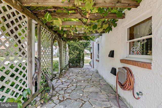 2338 MOLE RD, Secane, PA 19018