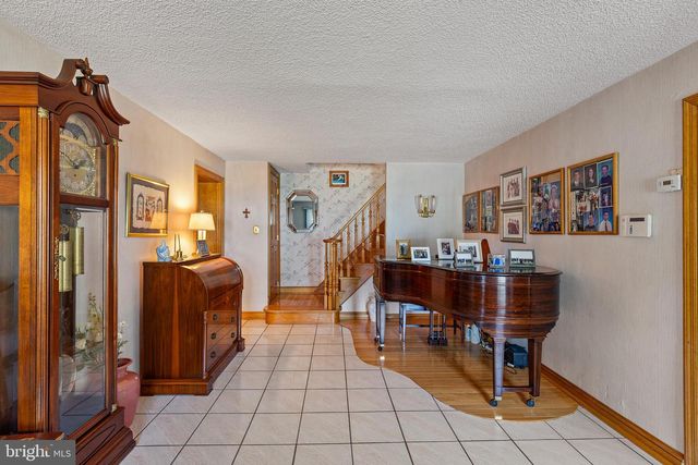 2338 MOLE RD, Secane, PA 19018