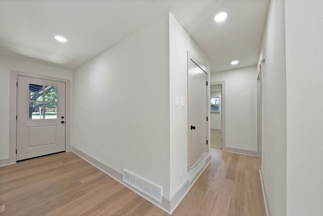5704 Wessex Avenue, Fort Worth, TX 76133